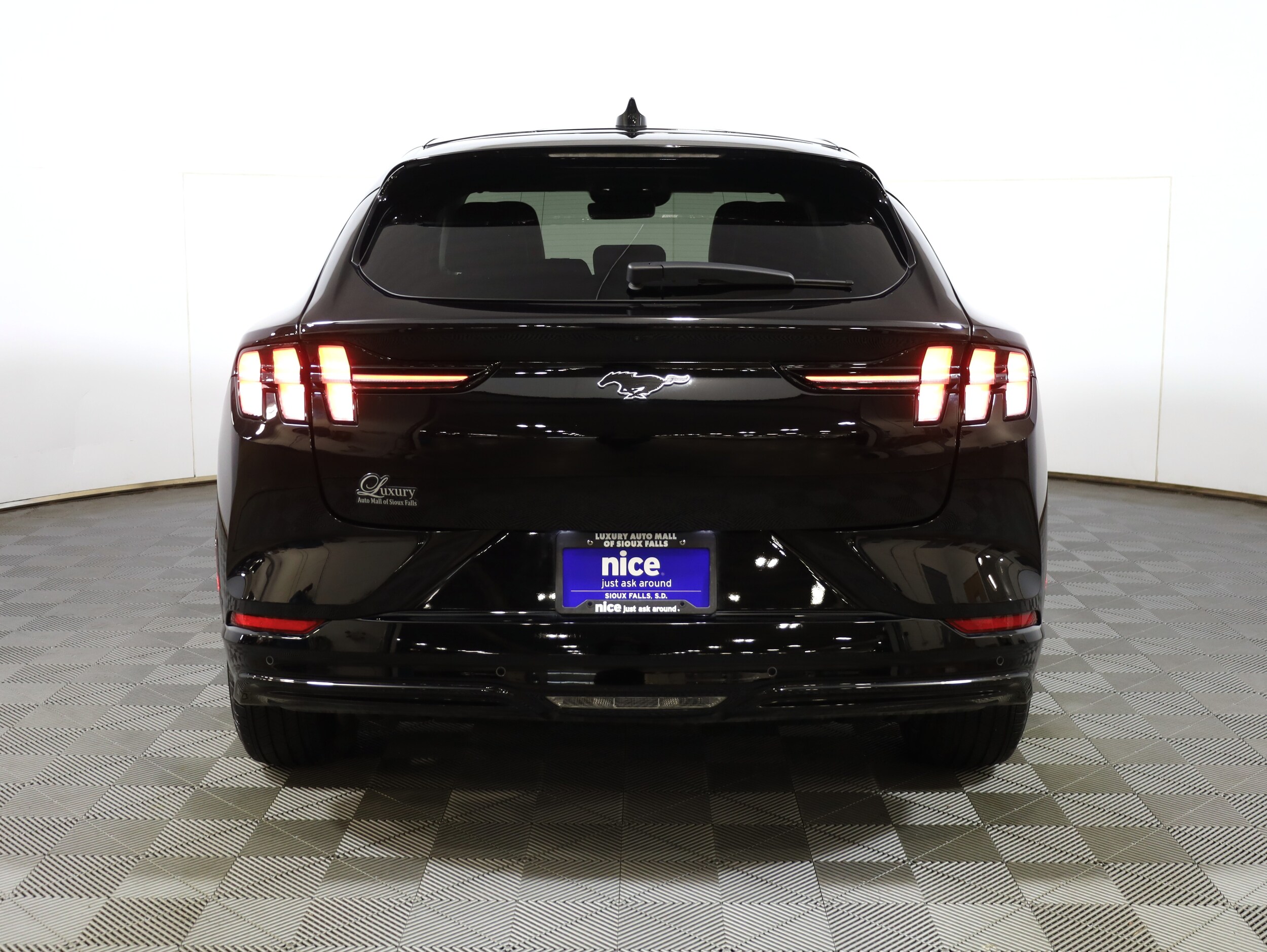 2024 Ford Mustang Mach-E Premium photo 3