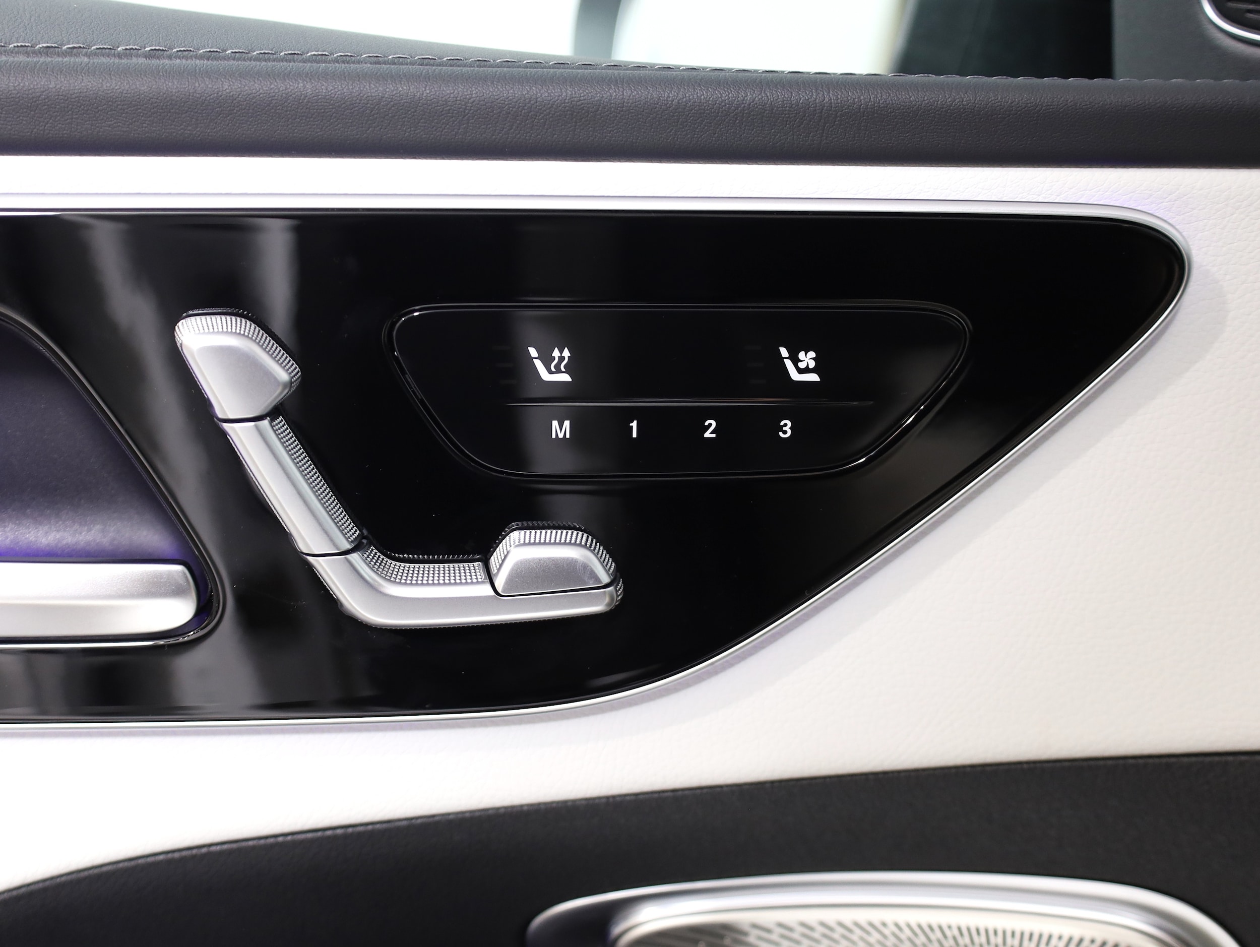 2026 Mercedes-Benz C-Class Sedan C 300 - Photo 8