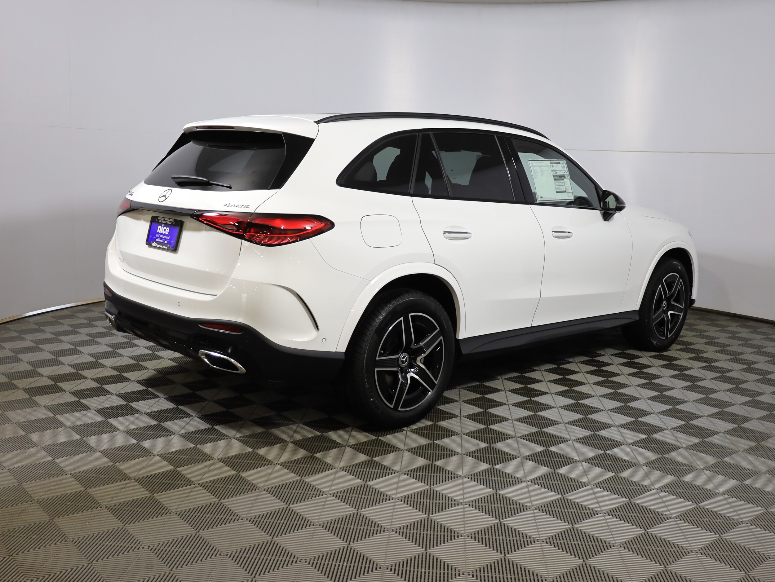 2026 Mercedes Benz GLC 300 4MATIC photo 4