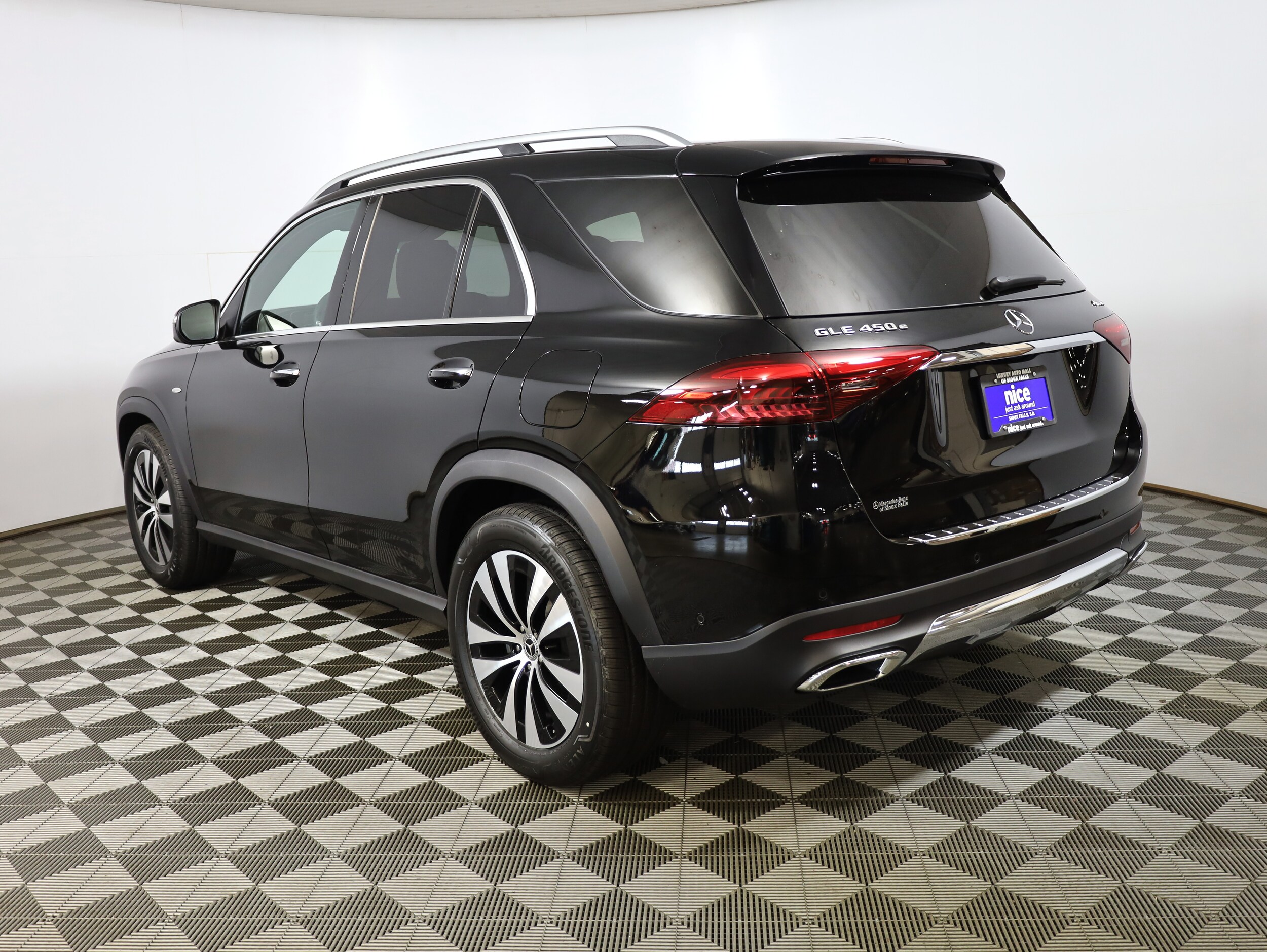 2025 Mercedes Benz GLE 450e 4MATIC photo 2