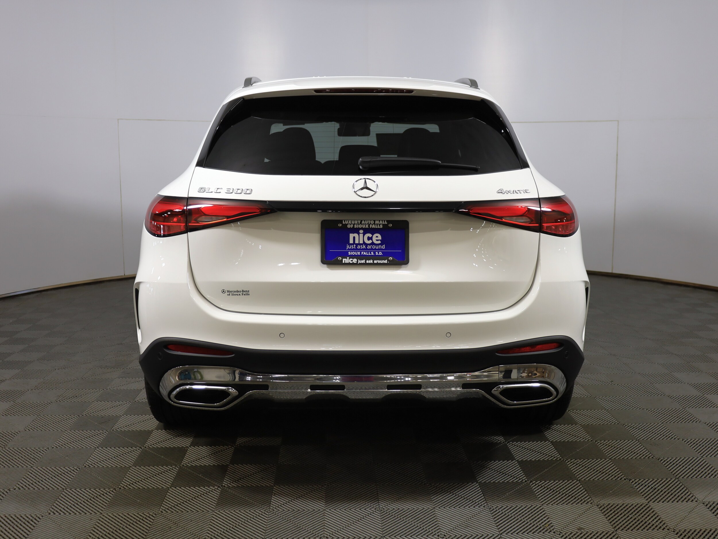 2026 Mercedes Benz GLC 300 4MATIC photo 2