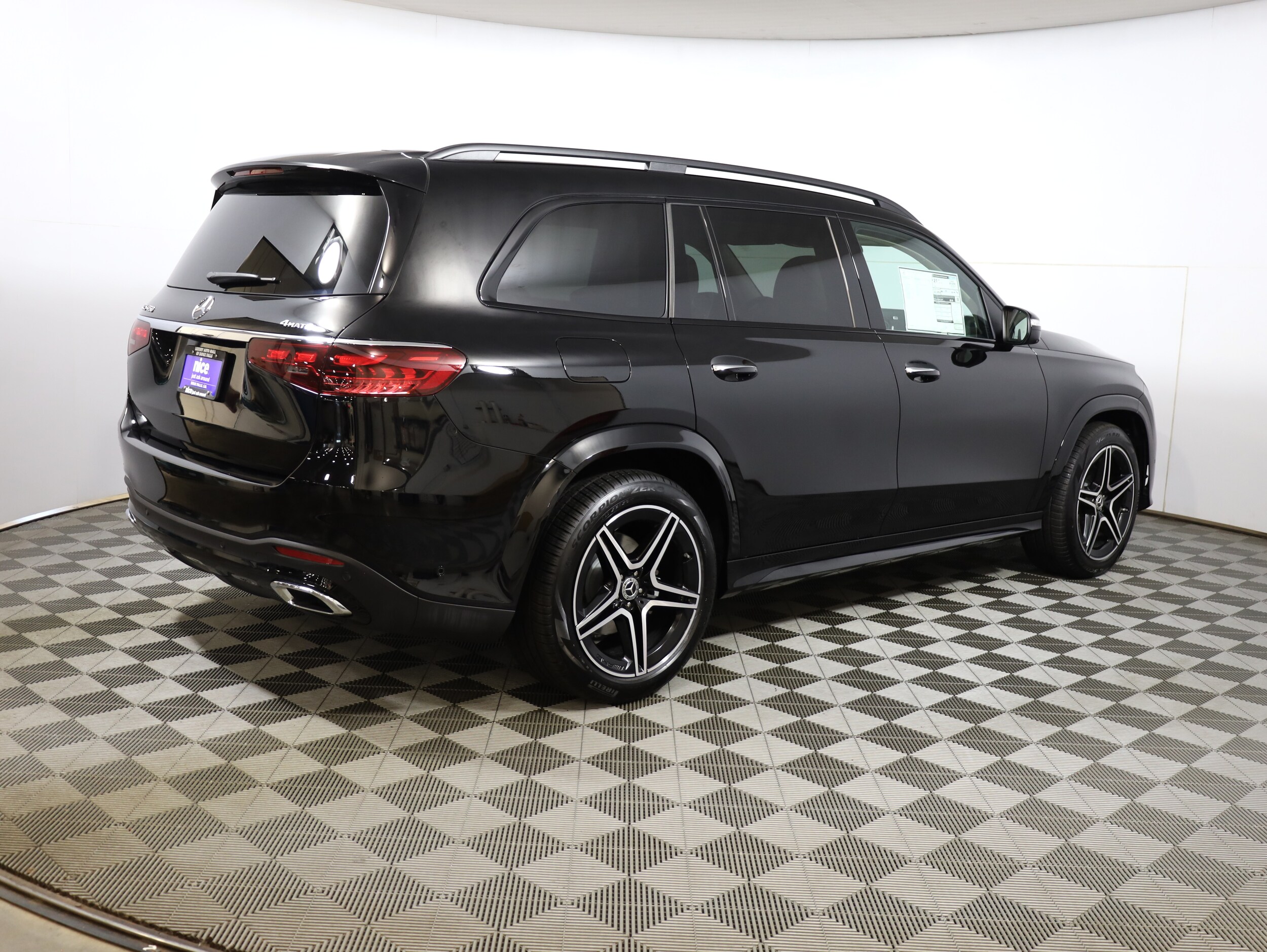 2026 Mercedes Benz GLS 450 4MATIC photo 3