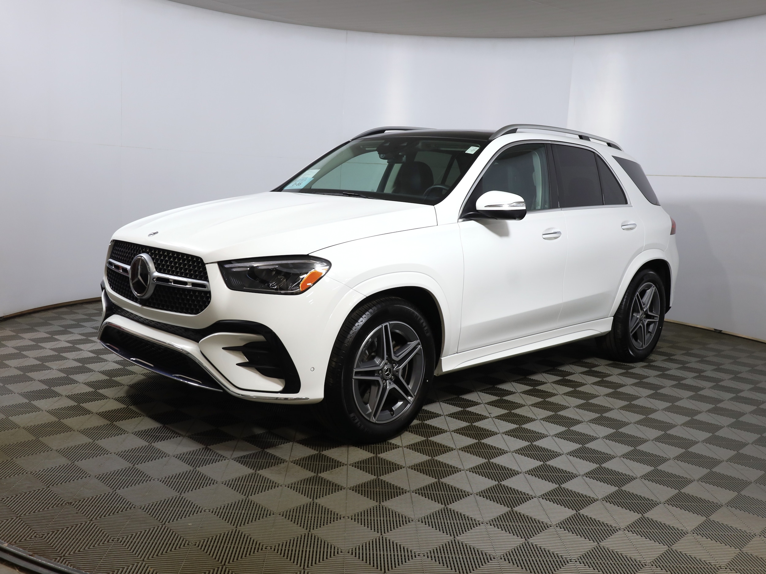 2025 Mercedes-Benz GLE Base's photo