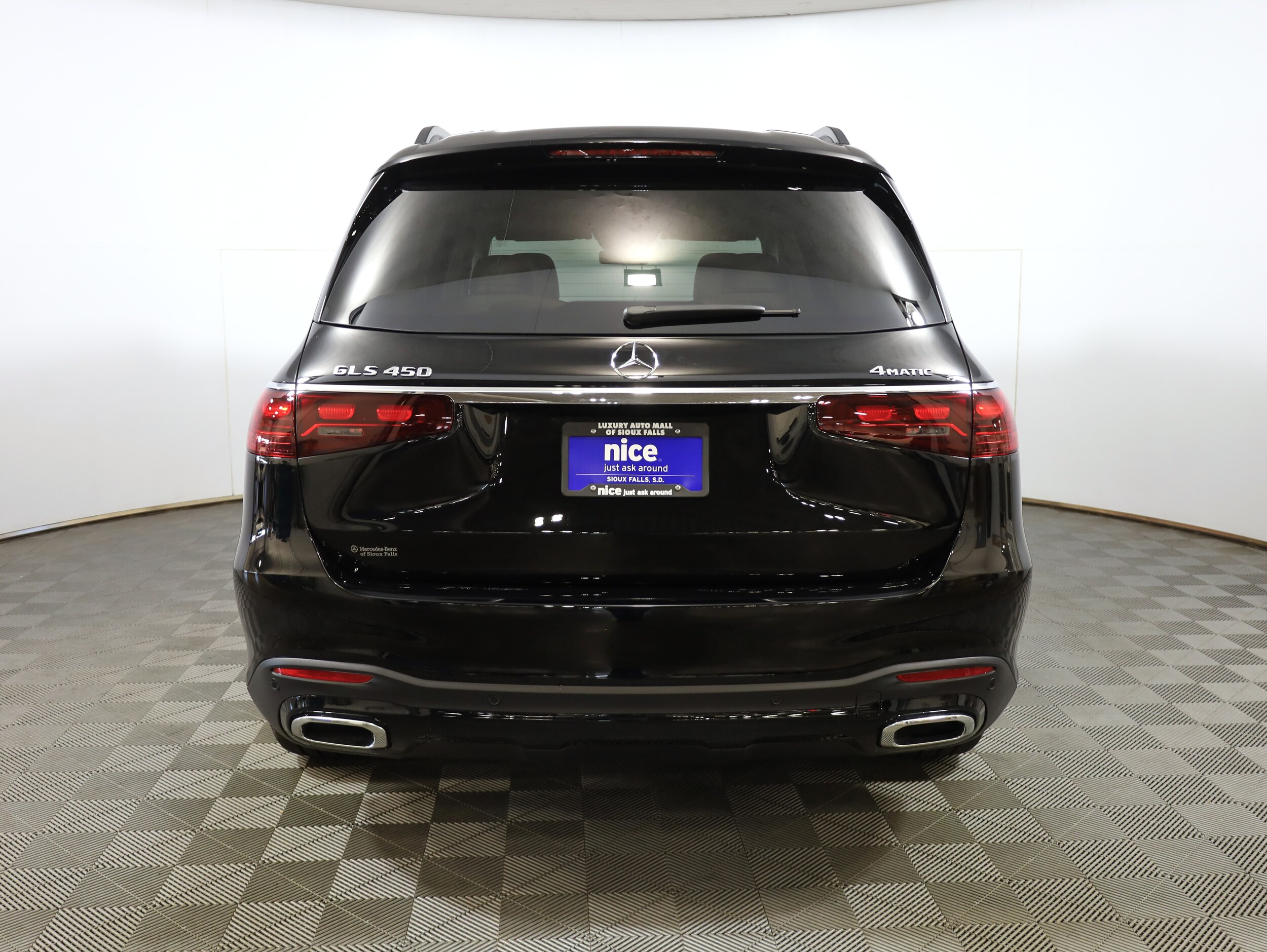 2026 Mercedes Benz GLS 450 4MATIC photo 2