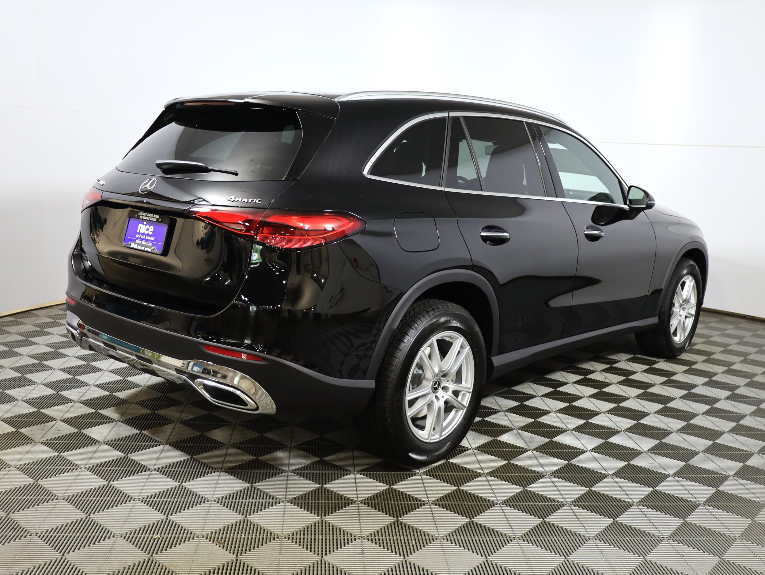 2025 Mercedes Benz GLC 300 4MATIC photo 2