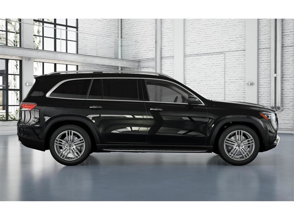 2026 Mercedes Benz GLS 450 4MATIC photo 2