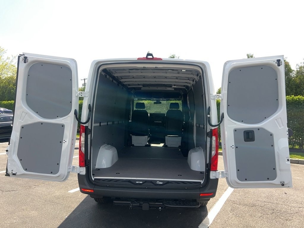 New 2025 Mercedes-Benz Sprinter 2500 Standard Roof 4-Cyl Diesel Van Cargo Van