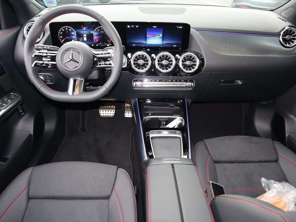 2025 Mercedes Benz GLA 250 4MATIC photo 2