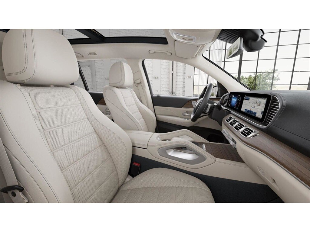 2026 Mercedes Benz GLS 450 4MATIC photo 4