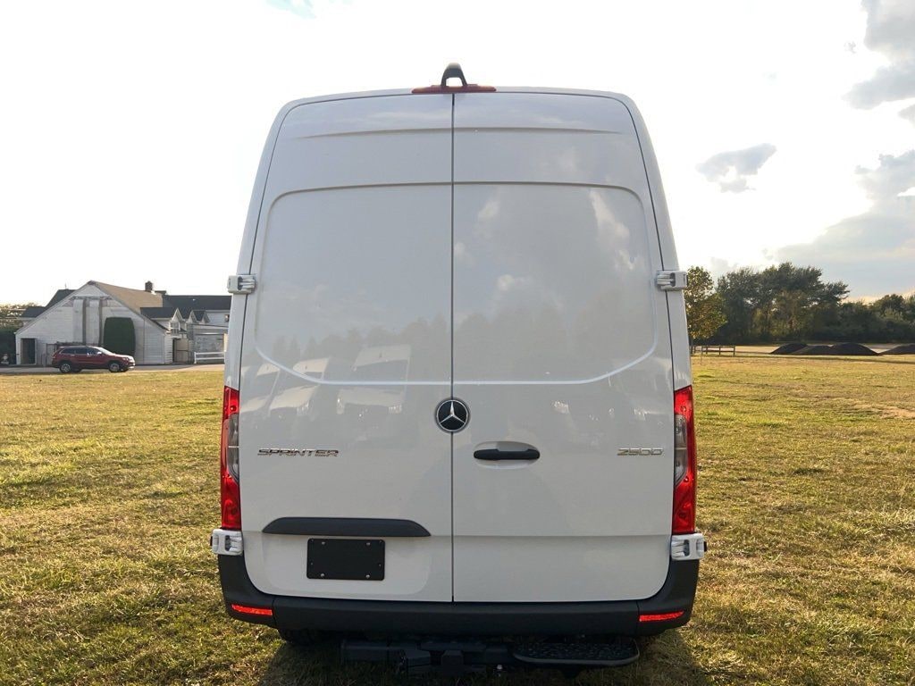 New 2025 Mercedes-Benz Sprinter 2500 Standard Roof 4-Cyl Diesel HO Van Cargo Van