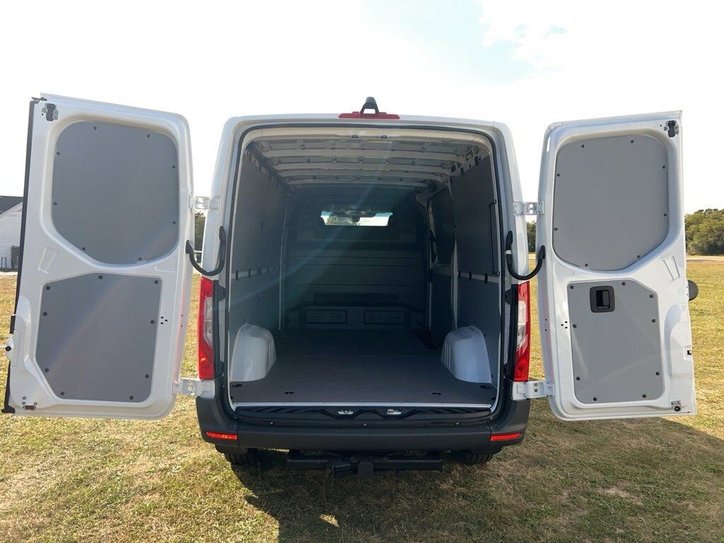 New 2025 Mercedes-Benz Sprinter 2500 Standard Roof 4-Cyl Diesel Van Cargo Van