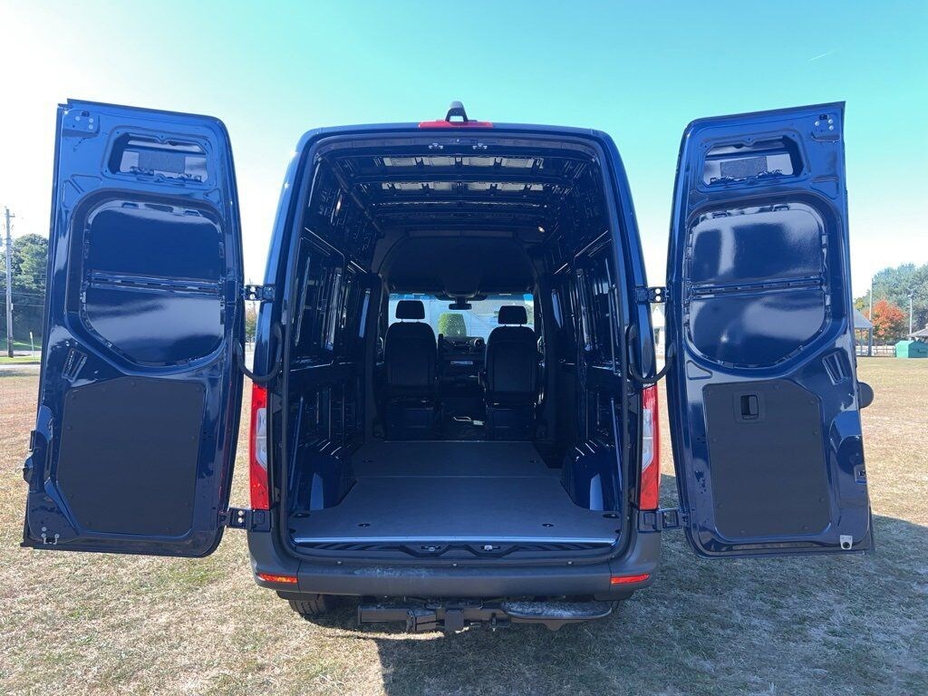 New 2025 Mercedes-Benz Sprinter 2500 Standard Roof 4-Cyl Diesel Van Cargo Van