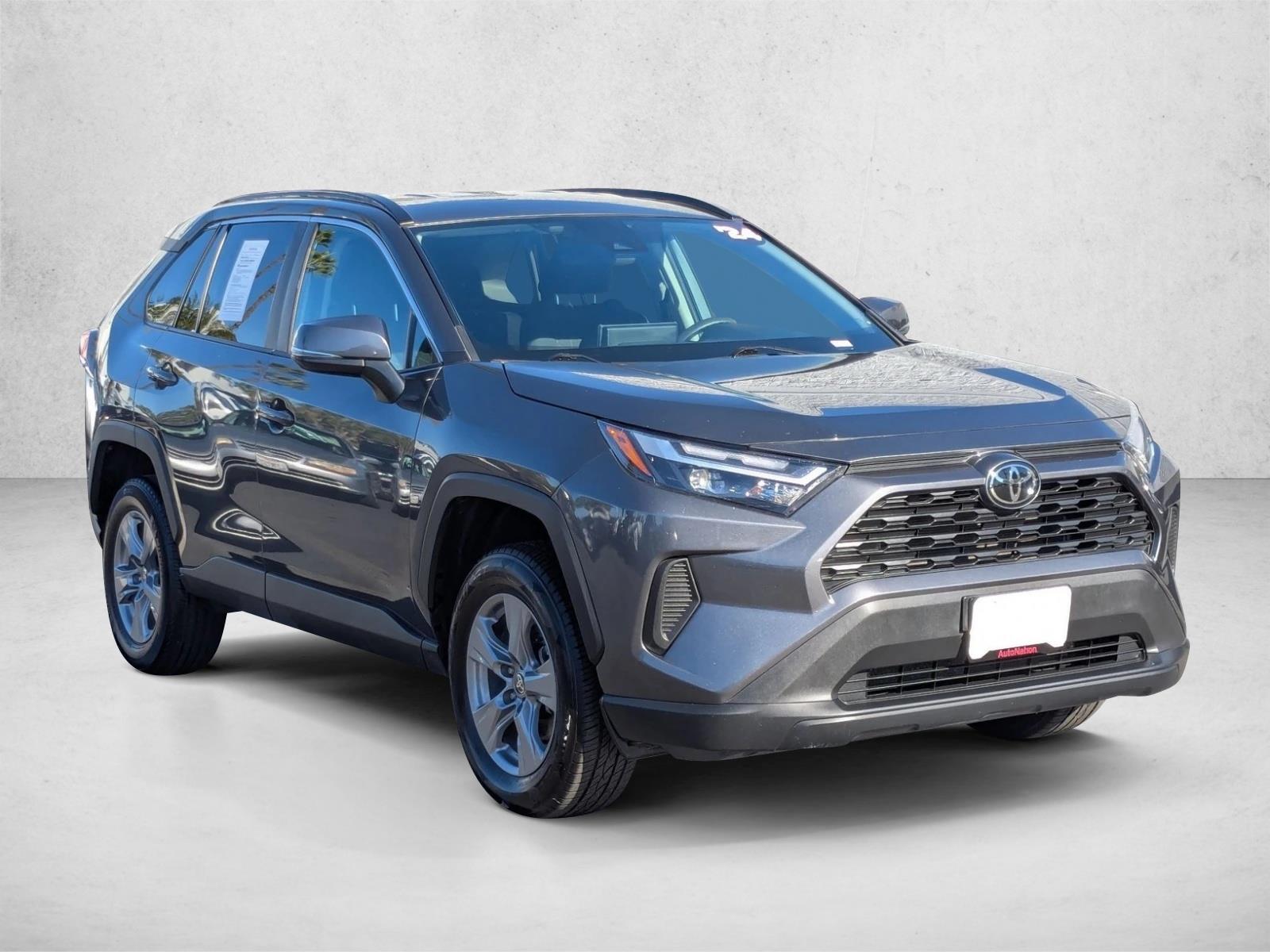 2024 Toyota RAV4 XLE photo 3