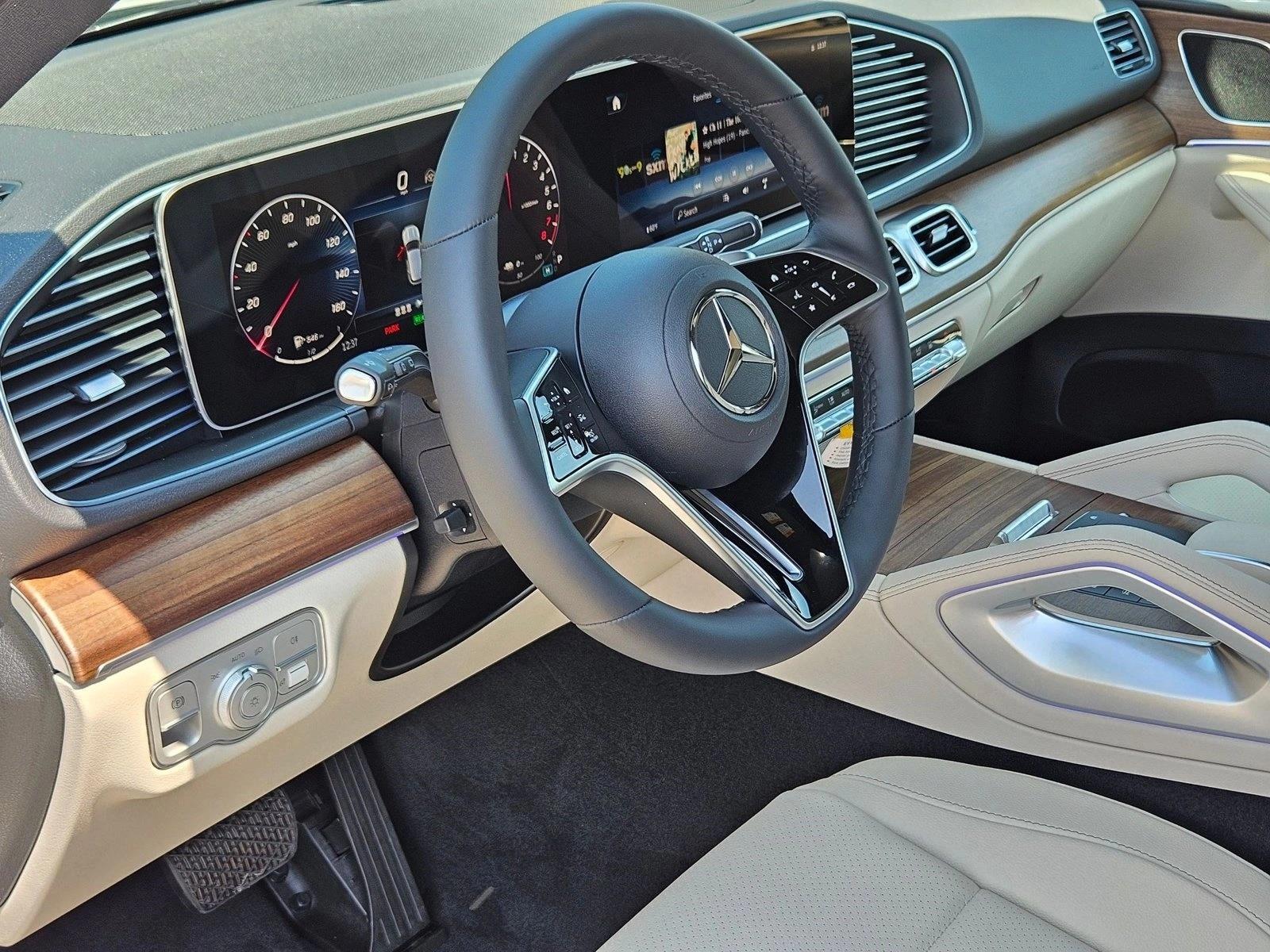 2026 Mercedes Benz GLE 450e 4MATIC photo 3