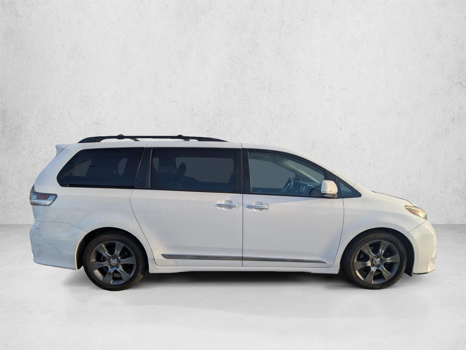 2016 Toyota Sienna photo 4