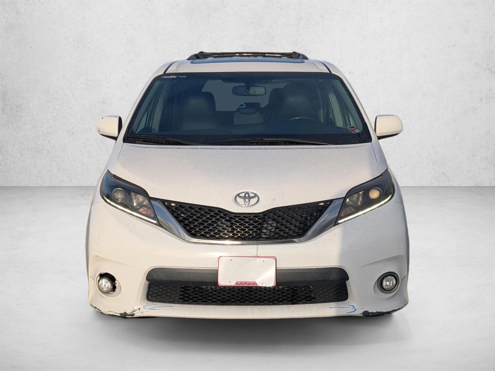 2016 Toyota Sienna photo 2