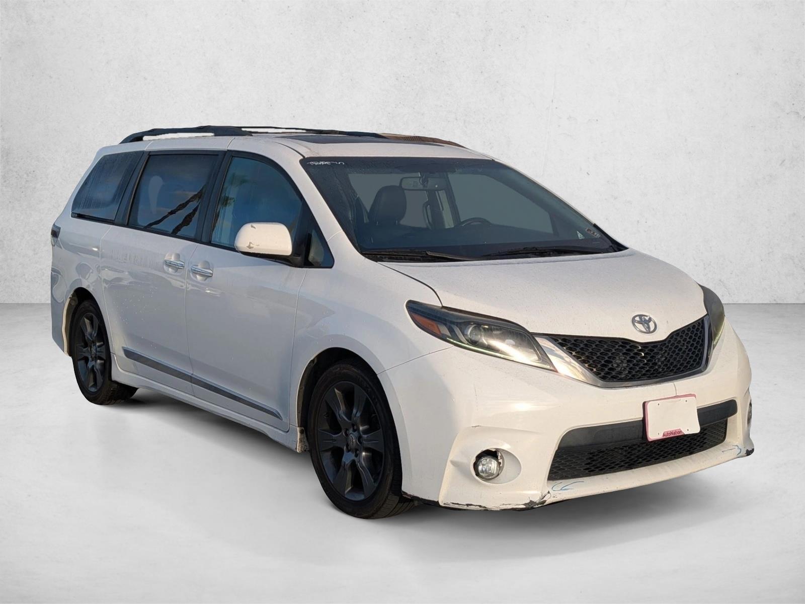 2016 Toyota Sienna photo 3