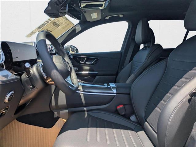 2025 Mercedes Benz GLC 300 photo 4