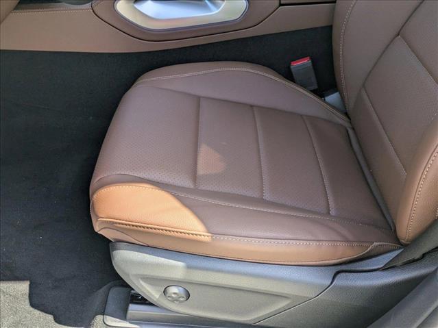 2025 Mercedes Benz GLS 450 4MATIC photo 4