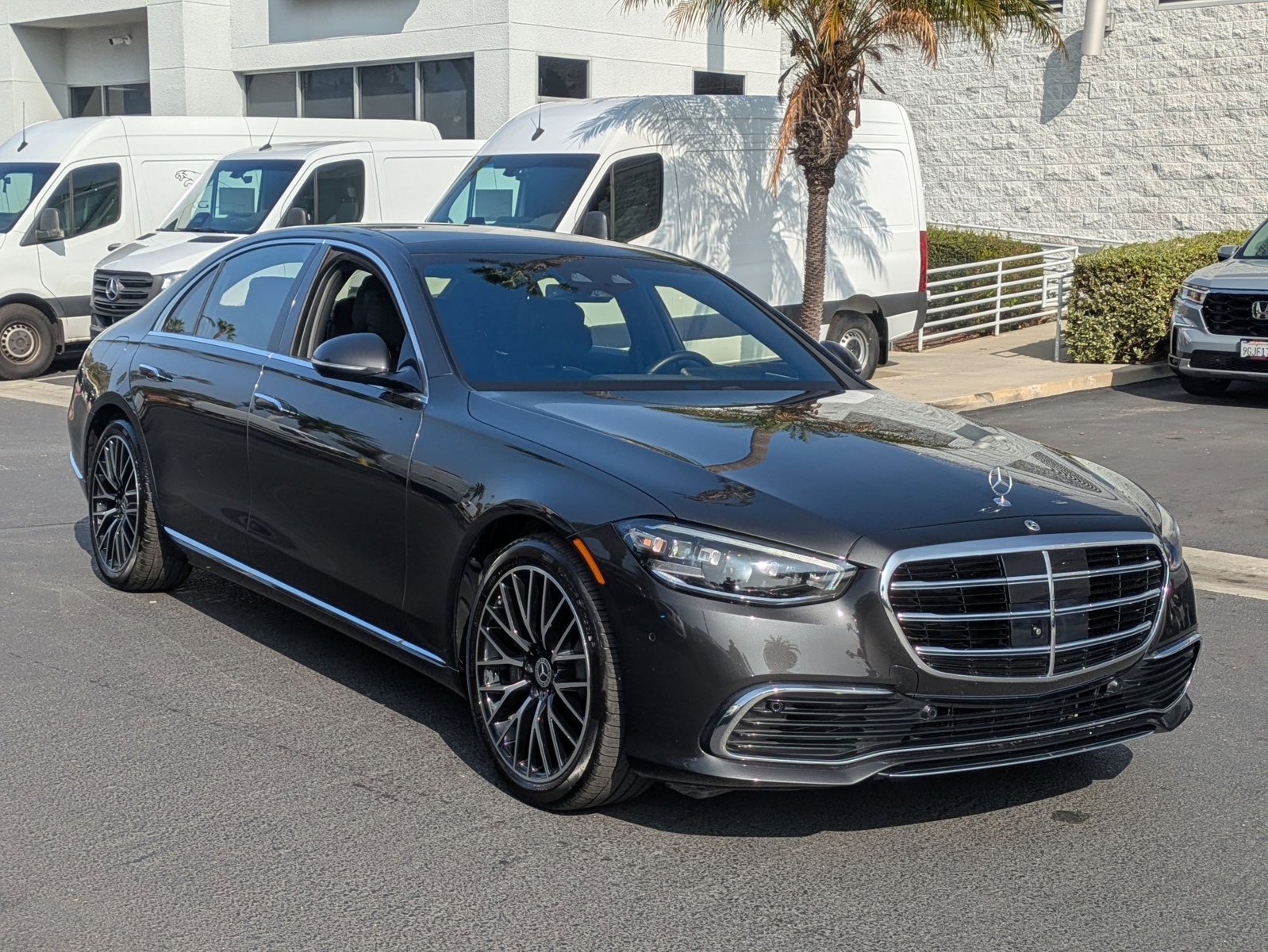 2023 Mercedes Benz S 580 4MATIC photo 3