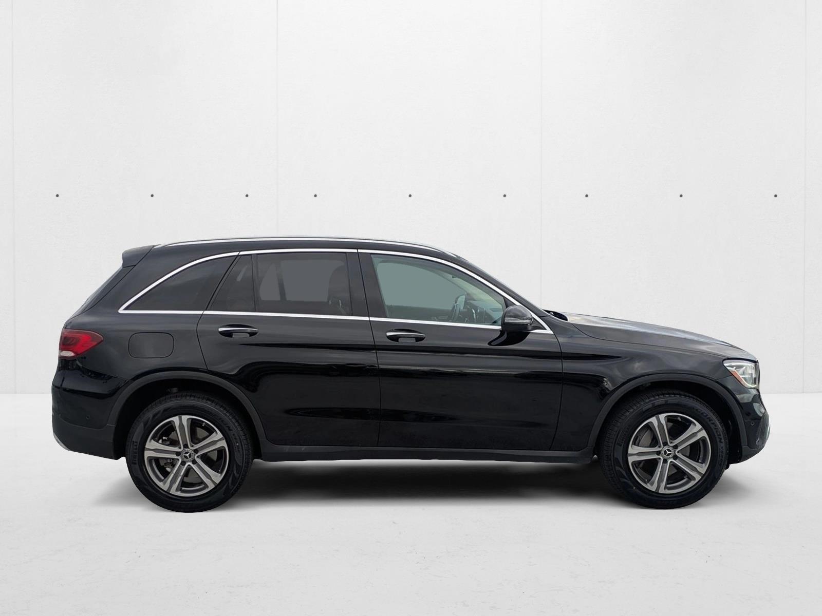2022 Mercedes Benz GLC 300 photo 3