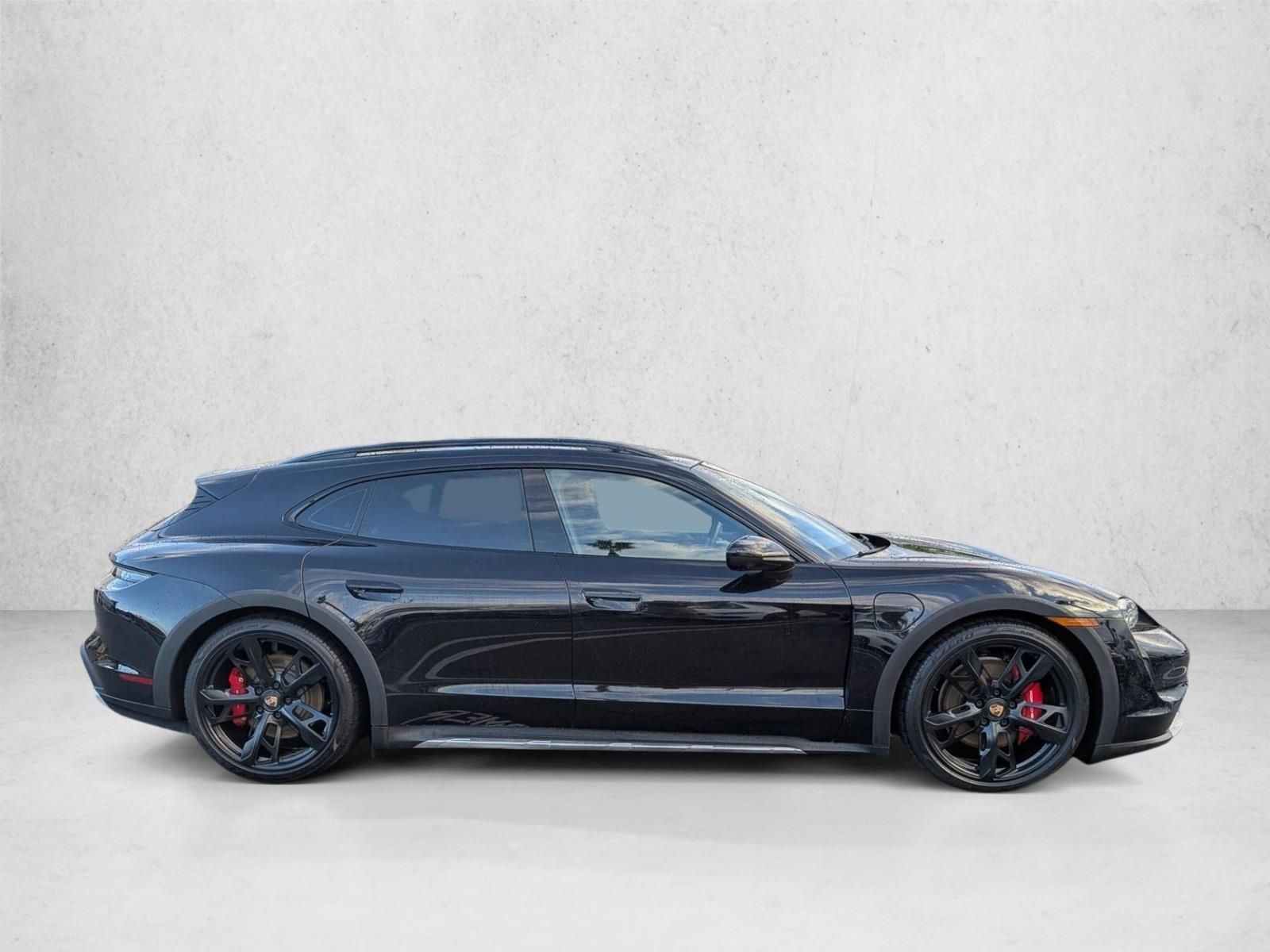 2022 Porsche Taycan 4S Cross Turismo photo 4