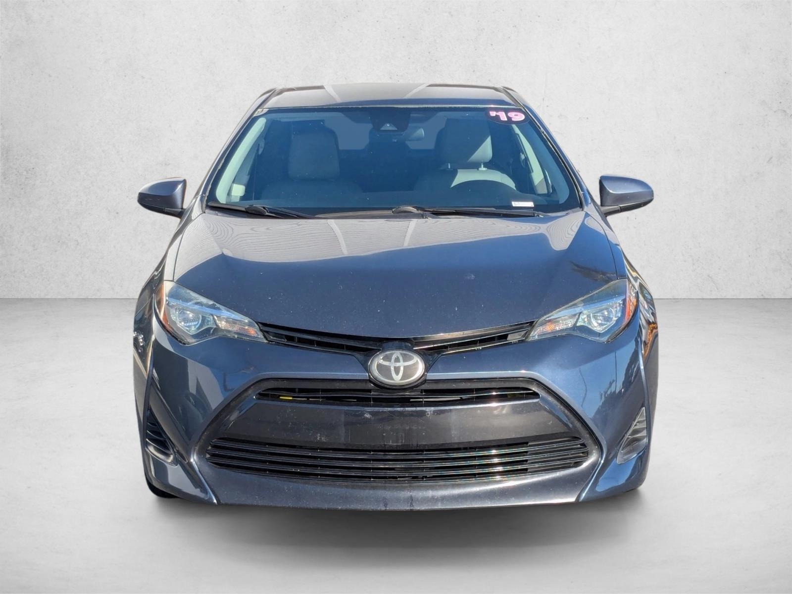 2019 Toyota Corolla LE photo 2