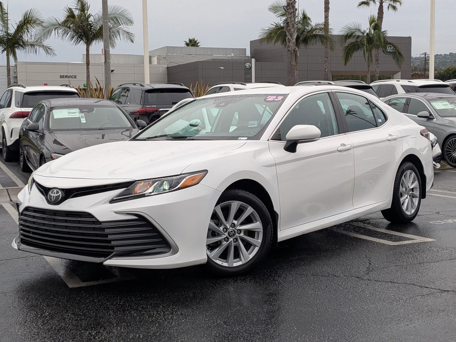 2023 Toyota Camry LE's photo