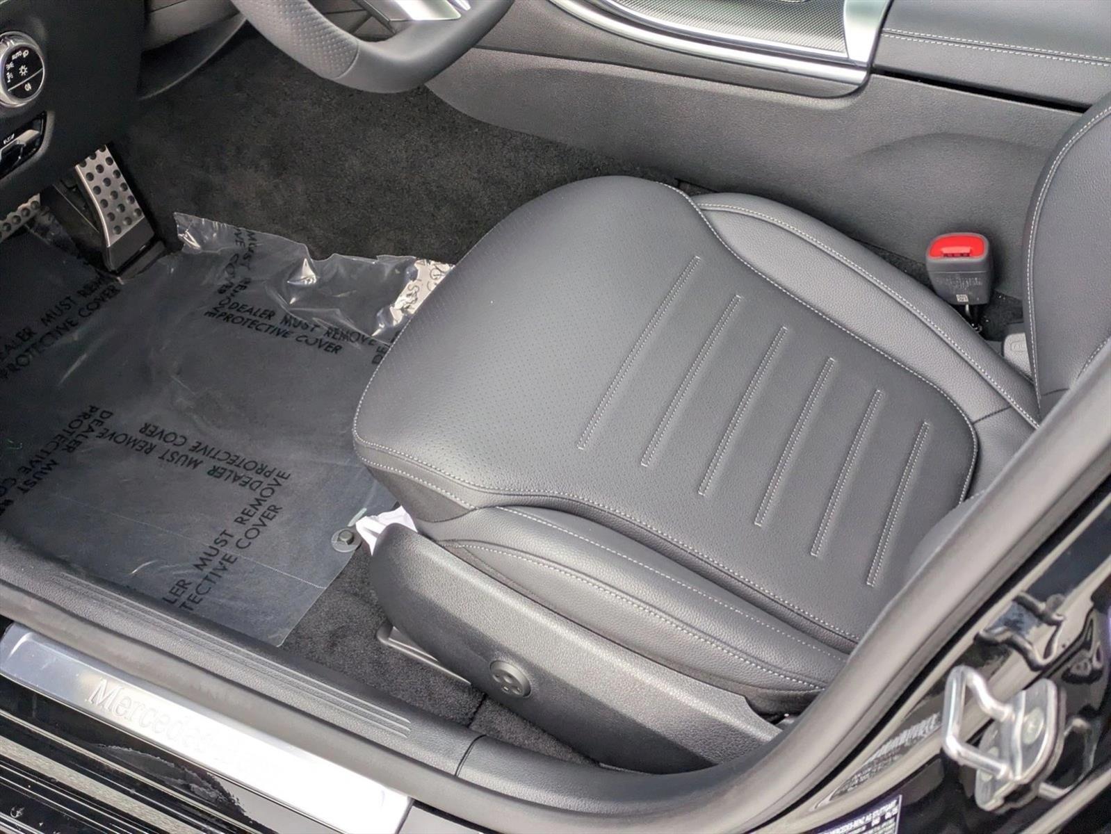 2025 Mercedes Benz C 300 4MATIC Sedan photo 4