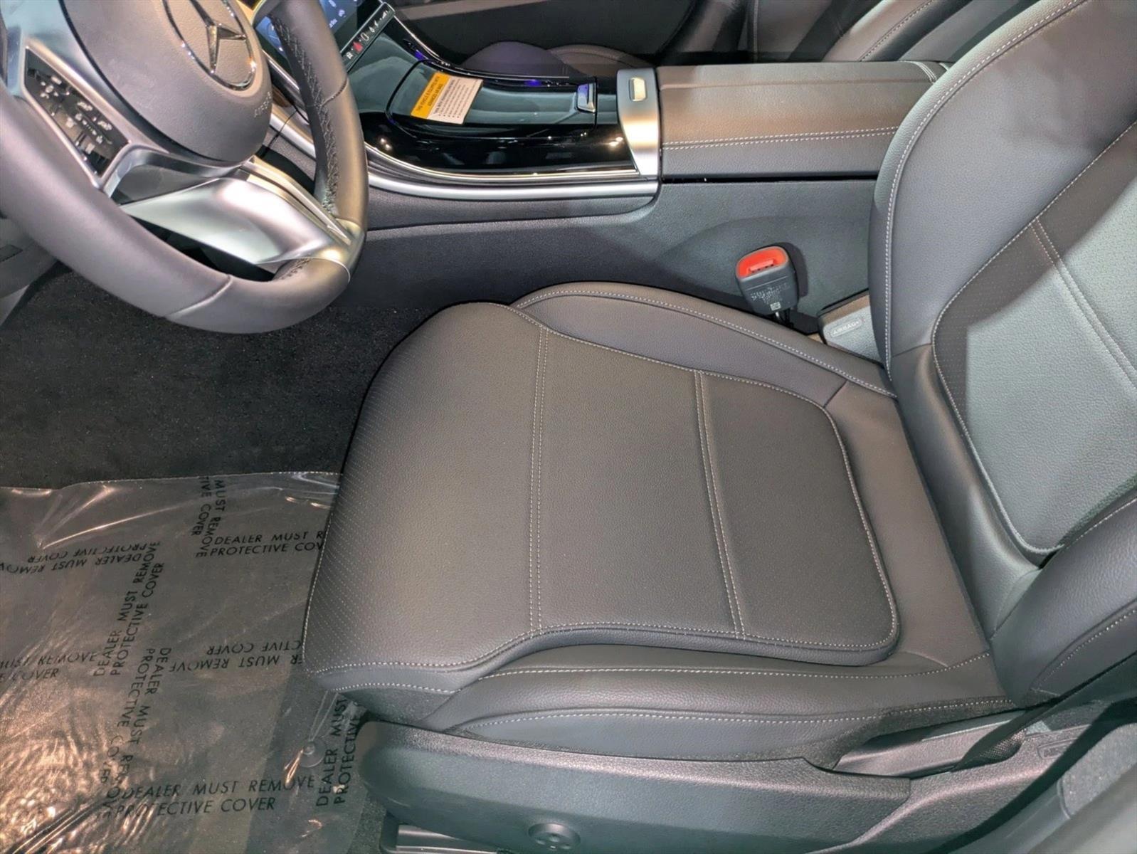 2025 Mercedes Benz C 300 4MATIC Sedan photo 4