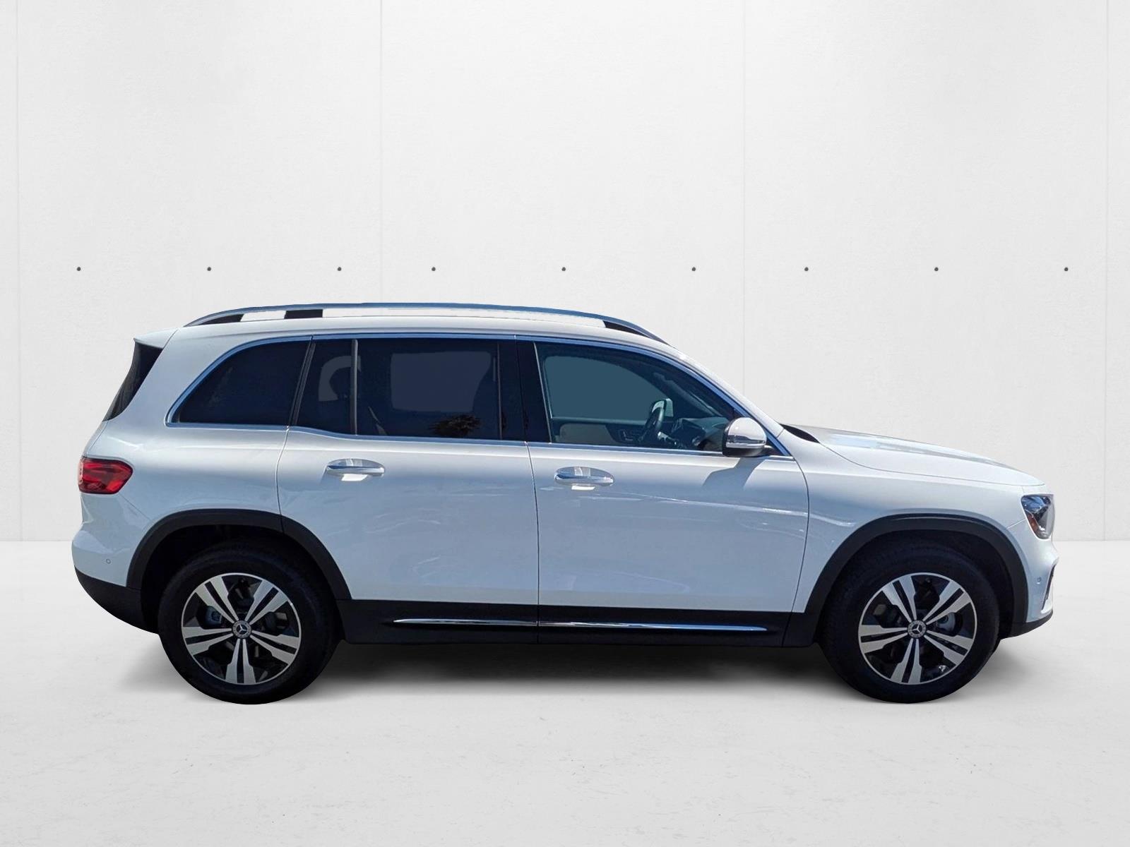 2025 Mercedes Benz GLB 250 photo 3