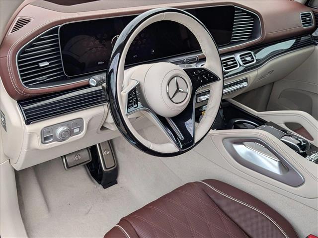 2025 Mercedes Benz GLS Maybach 600 4MATIC photo 3
