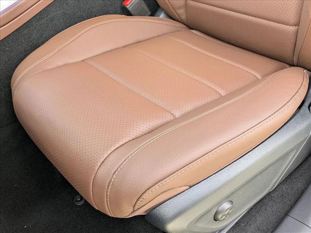 2025 Mercedes Benz GLS 450 4MATIC photo 4