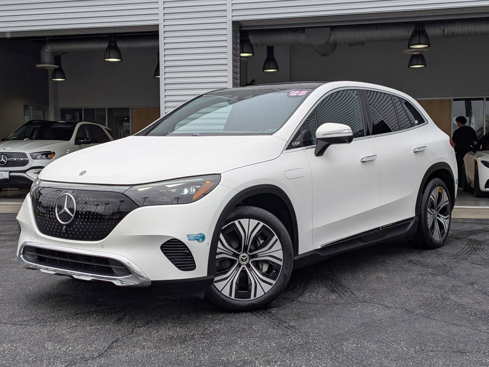 2025 Mercedes-Benz EQE SUV Base's photo