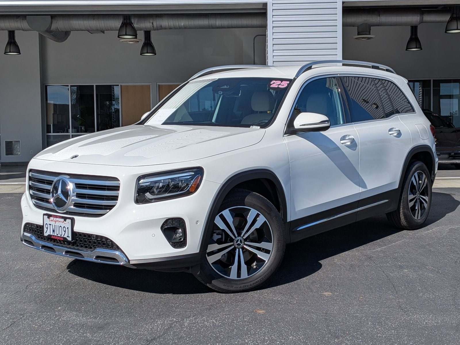 2025 Mercedes-Benz GLB Base's photo