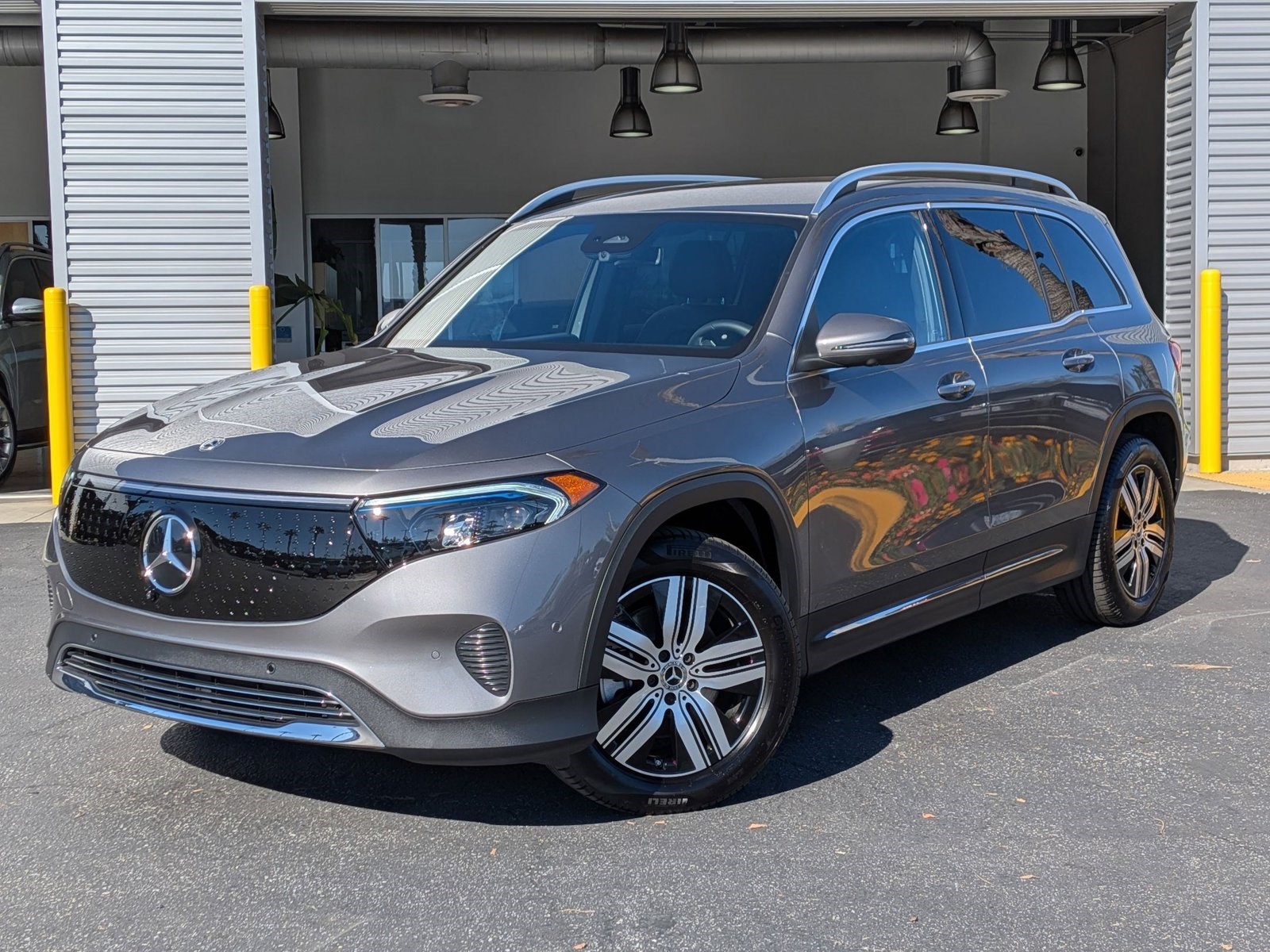 2025 Mercedes-Benz EQB Base's photo