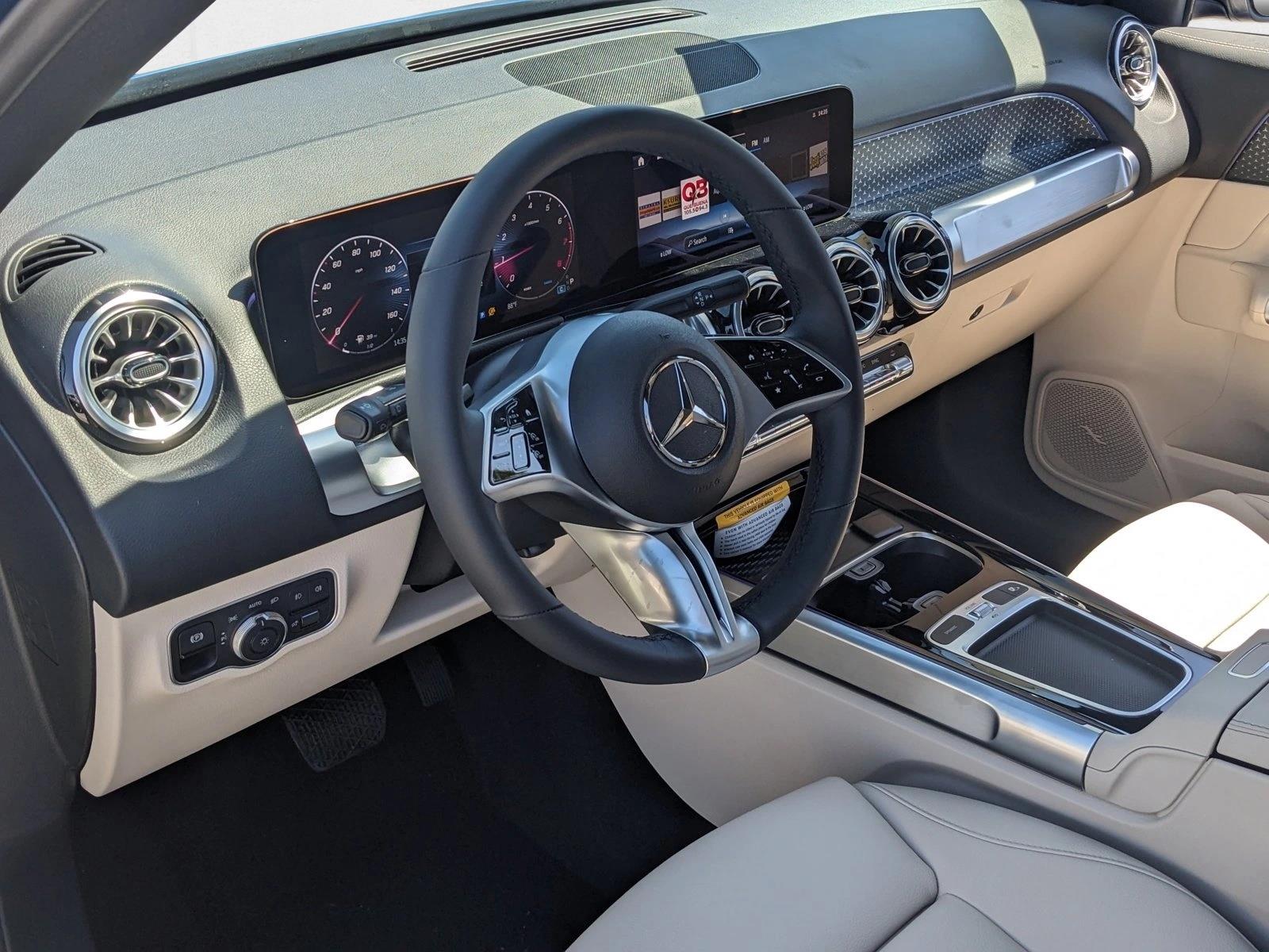 2025 Mercedes Benz GLB 250 photo 3