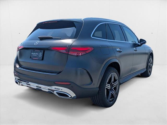 2025 Mercedes Benz GLC 300 photo 2