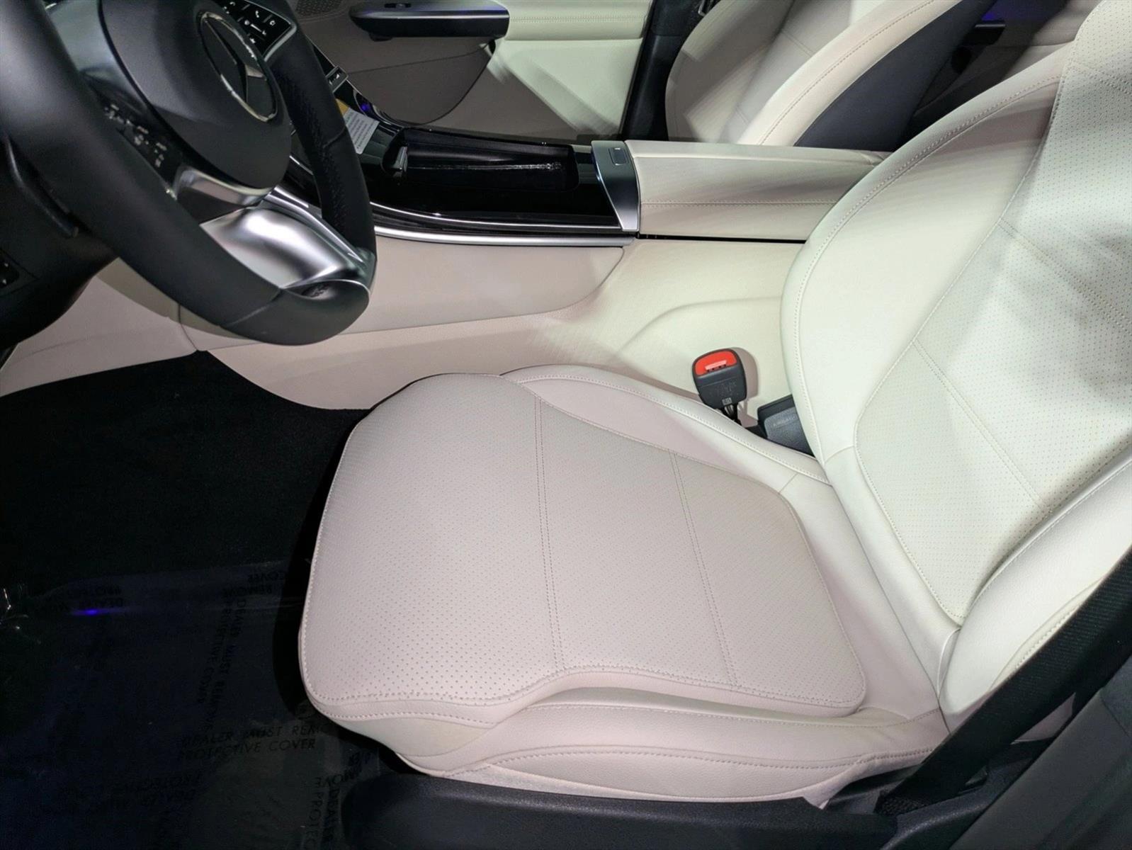 2026 Mercedes Benz GLC 300 photo 2