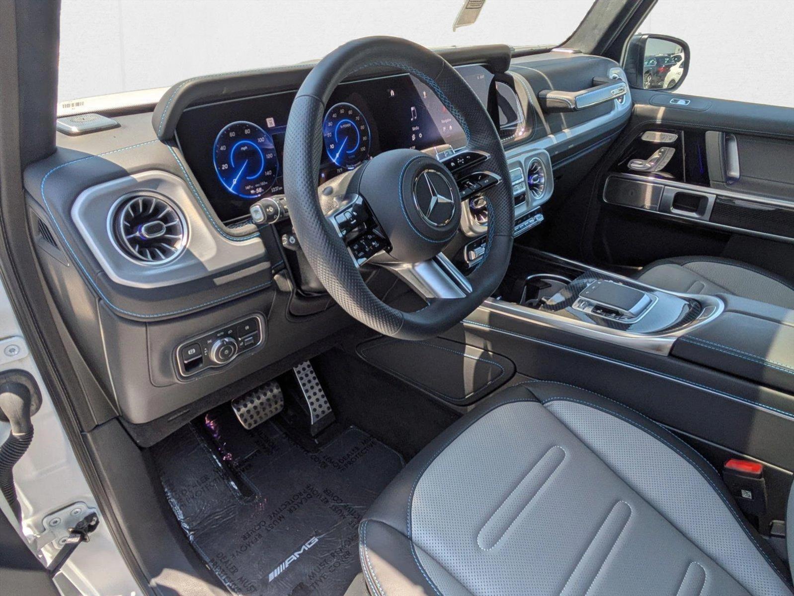 2025 Mercedes Benz G photo 3