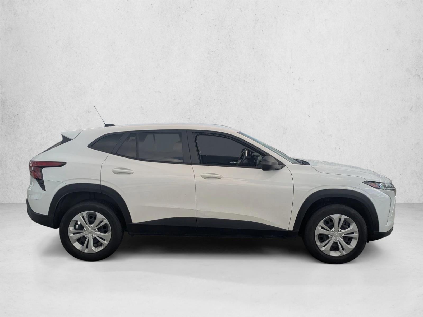 2024 Chevrolet Trax LS photo 2