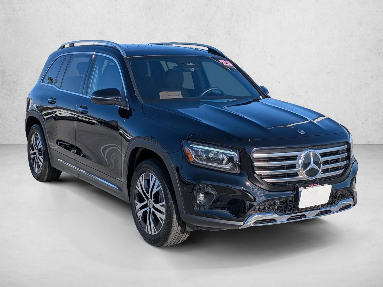 2025 Mercedes Benz GLB 250 photo 3