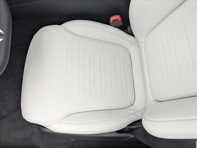 2025 Mercedes Benz C 300 4MATIC Sedan photo 4