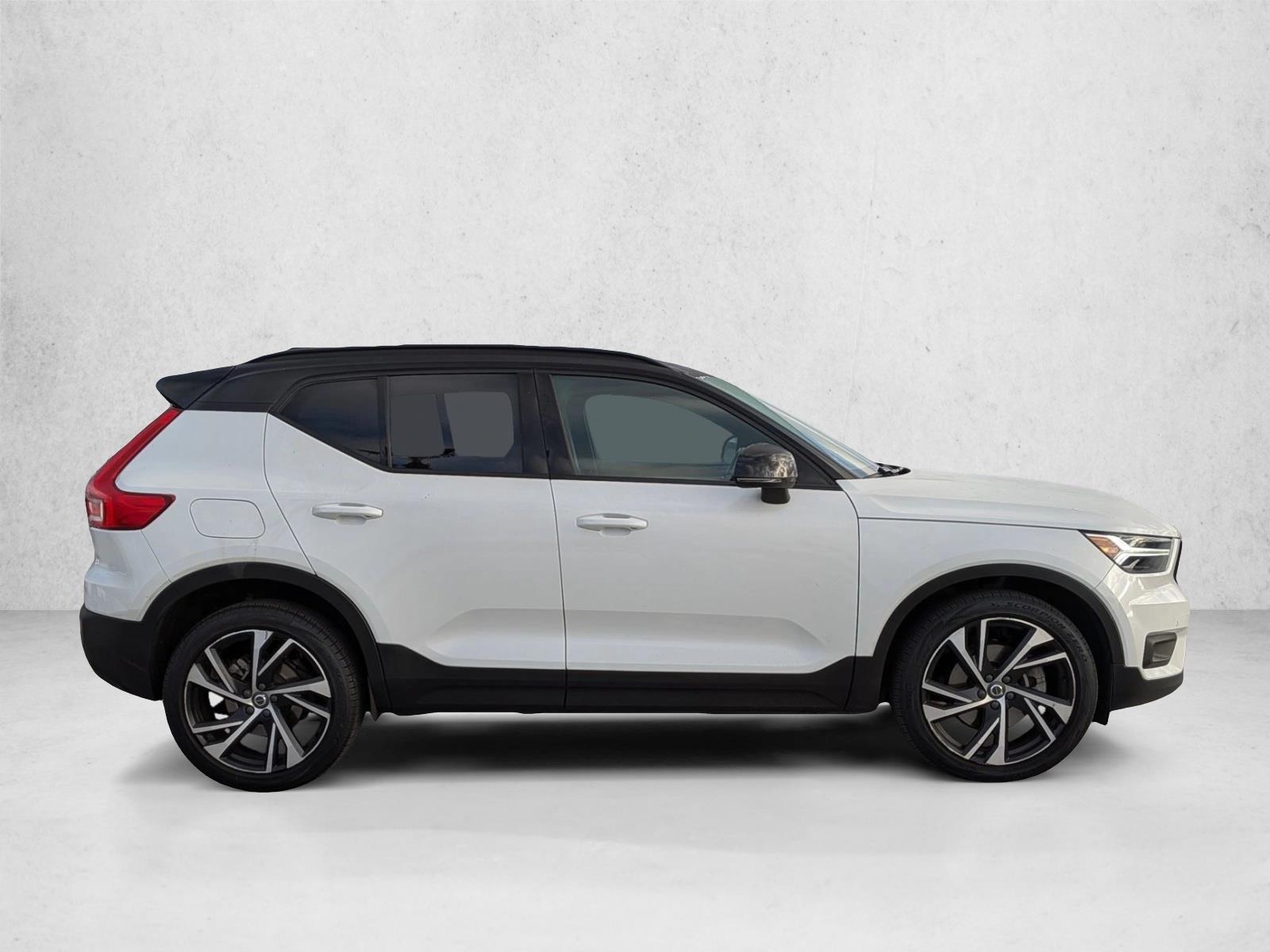 2021 Volvo XC40 T5 R-Design photo 3