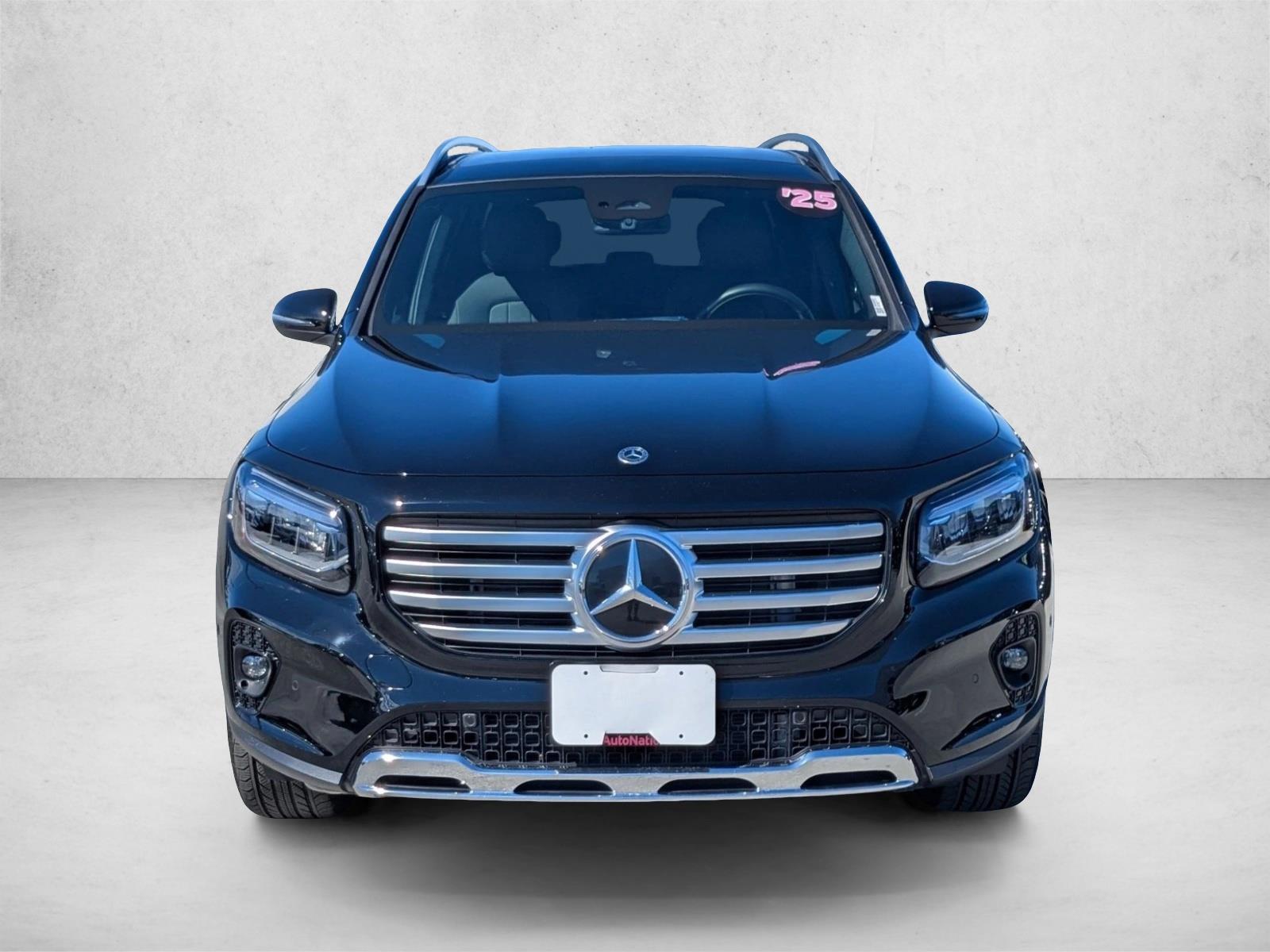 2025 Mercedes Benz GLB 250 4MATIC photo 2
