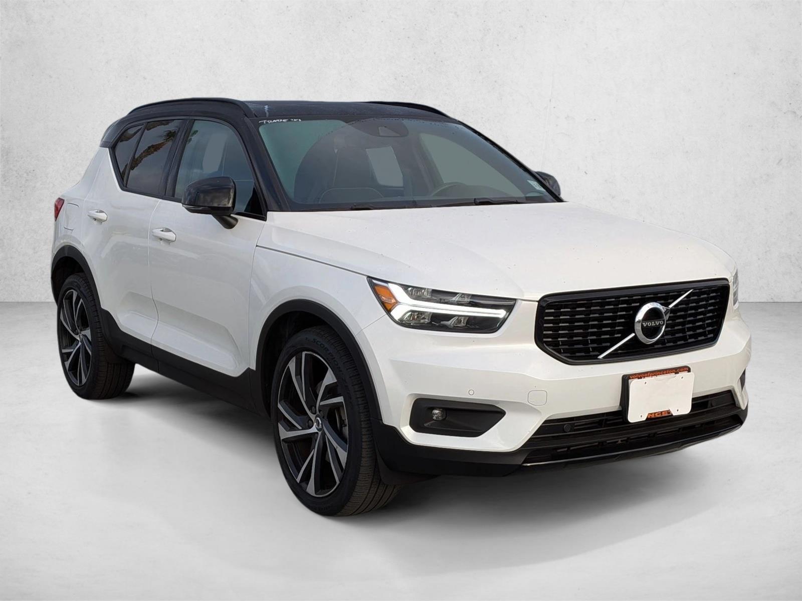 2021 Volvo XC40 T5 R-Design photo 2
