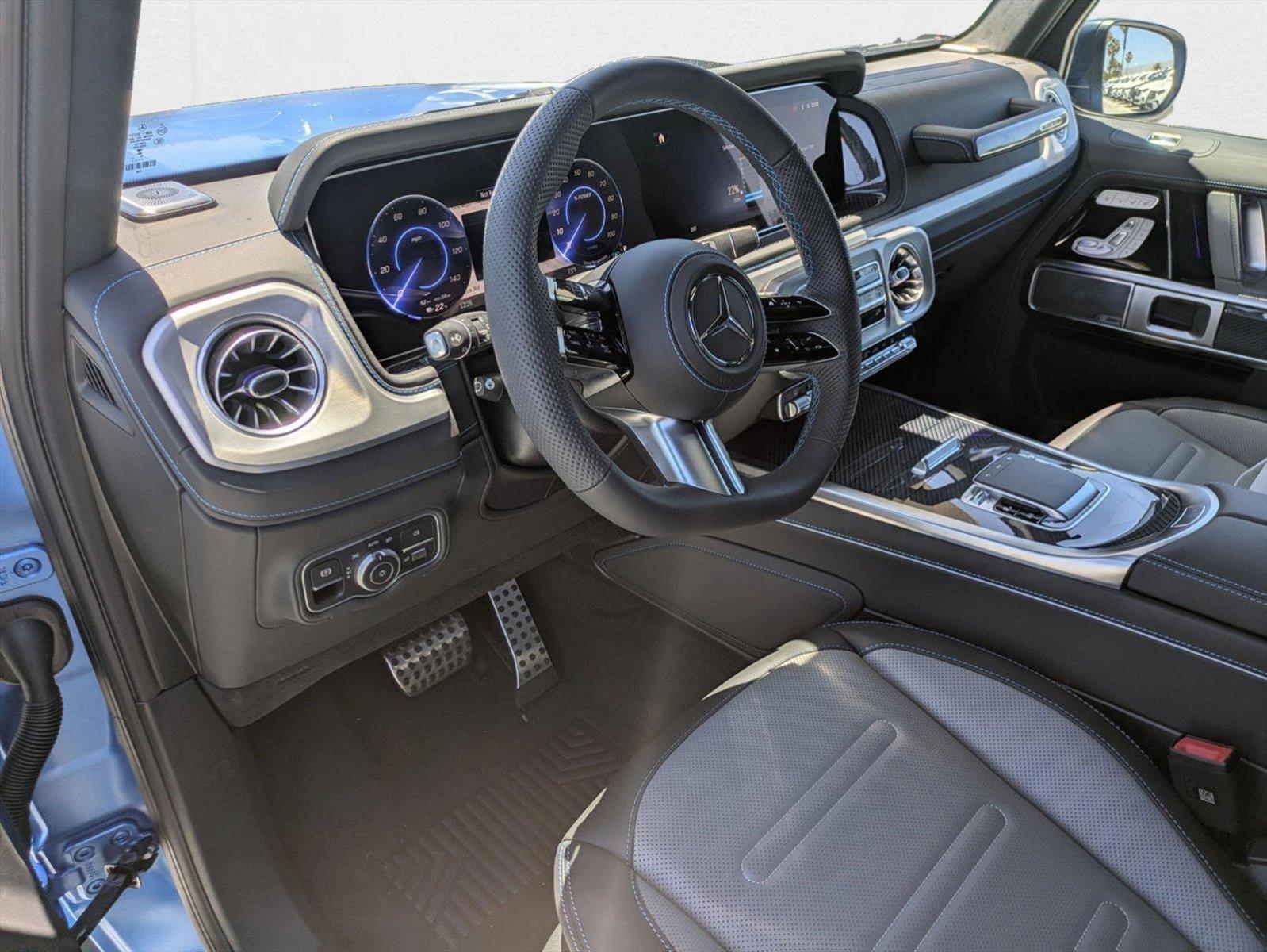 2025 Mercedes Benz G photo 3
