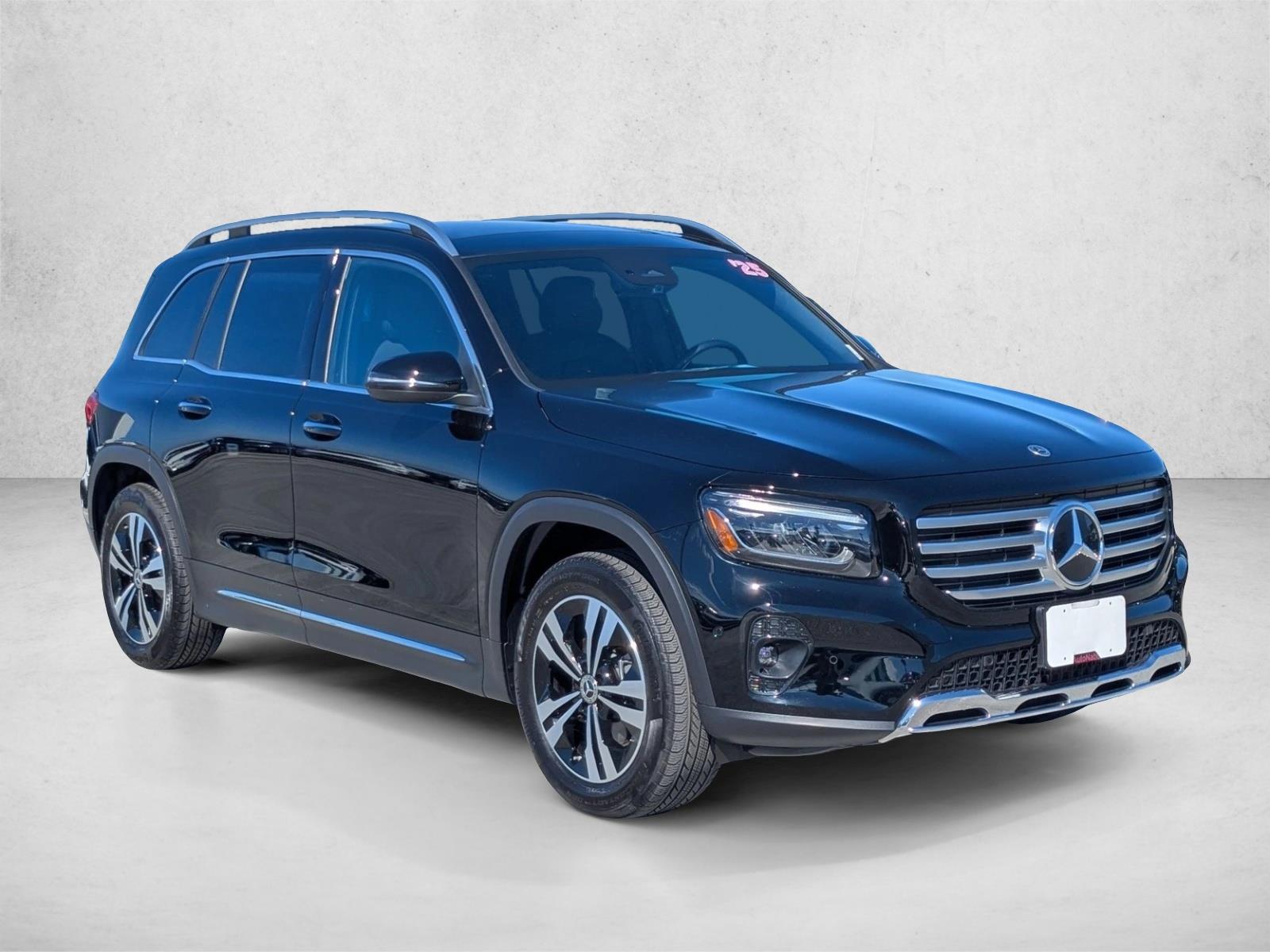2025 Mercedes Benz GLB 250 4MATIC photo 3