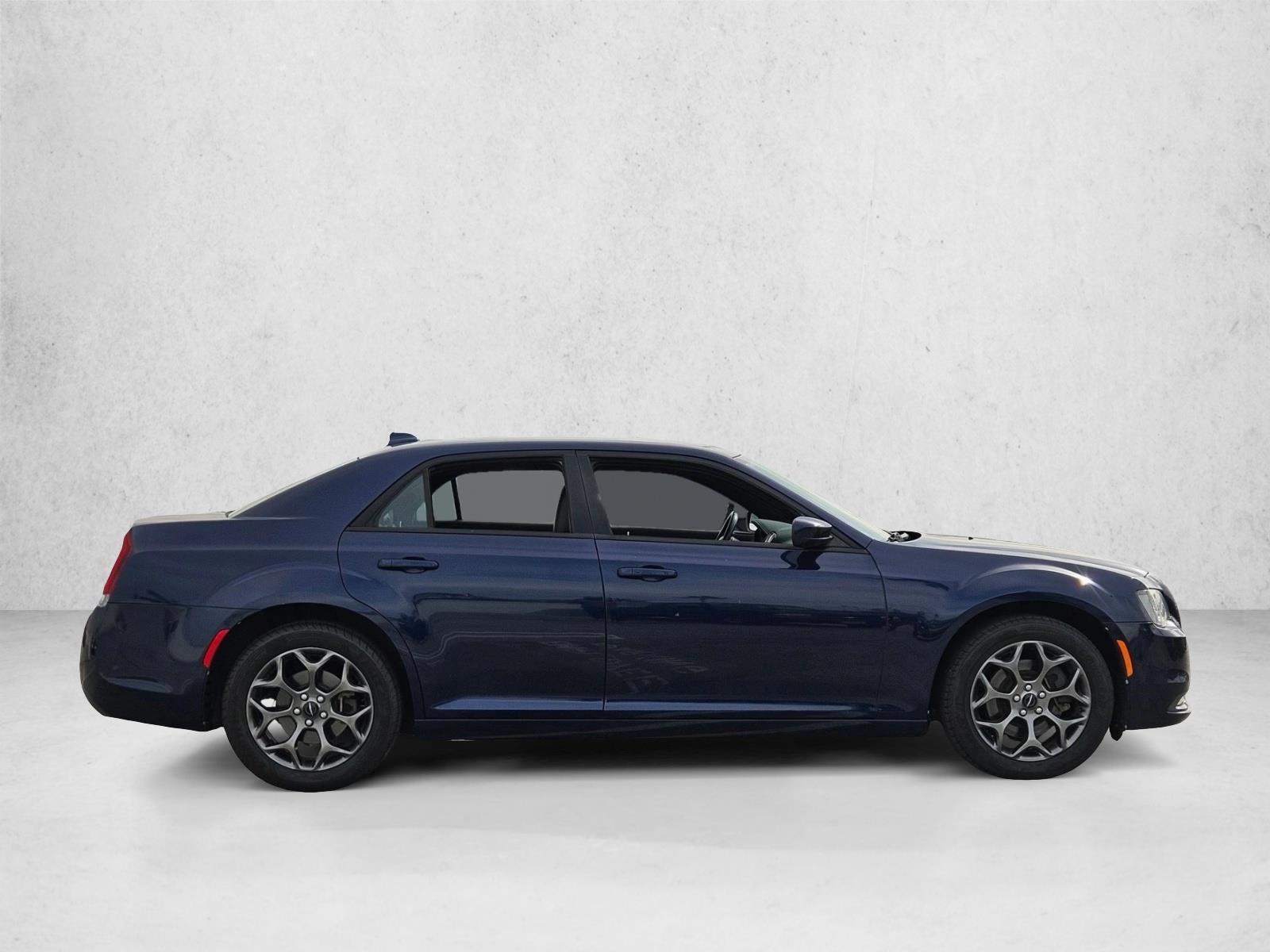 2016 Chrysler 300 S photo 4