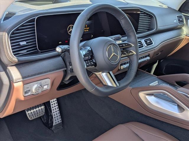 2025 Mercedes Benz GLS 450 4MATIC photo 3